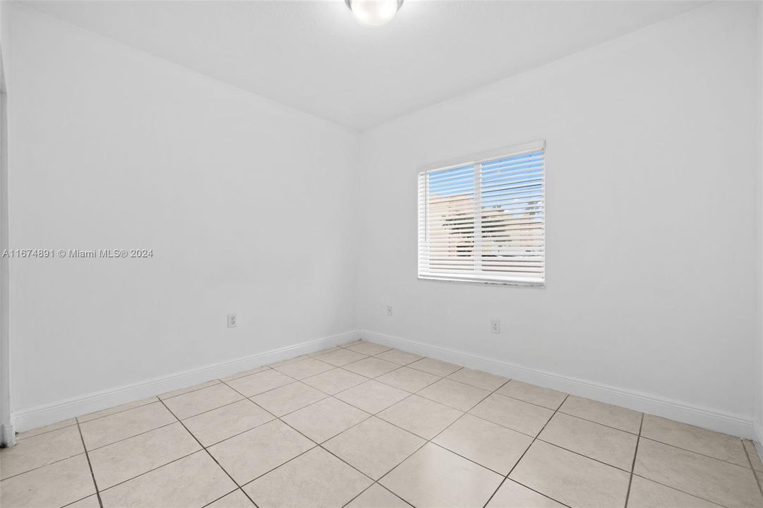 For Rent: $1,800 (1 beds, 1 baths, 800 Square Feet)