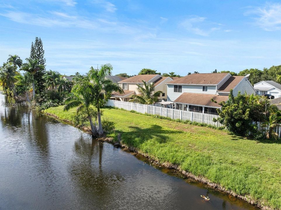 For Sale: $565,000 (3 beds, 2 baths, 1701 Square Feet)