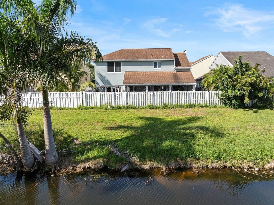 For Sale: $565,000 (3 beds, 2 baths, 1701 Square Feet)