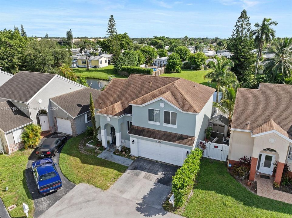 For Sale: $565,000 (3 beds, 2 baths, 1701 Square Feet)