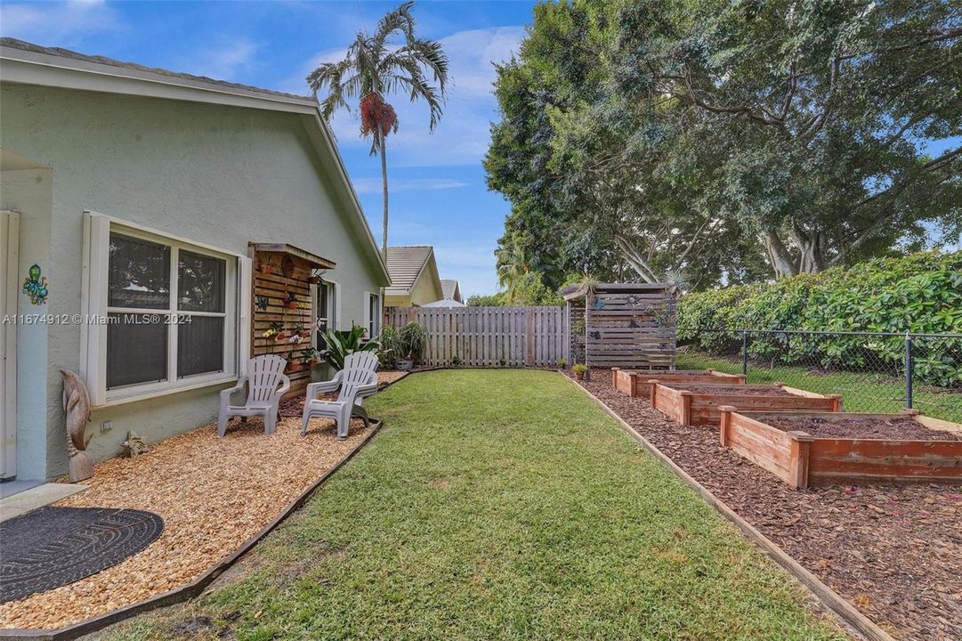 For Sale: $595,000 (3 beds, 2 baths, 1318 Square Feet)