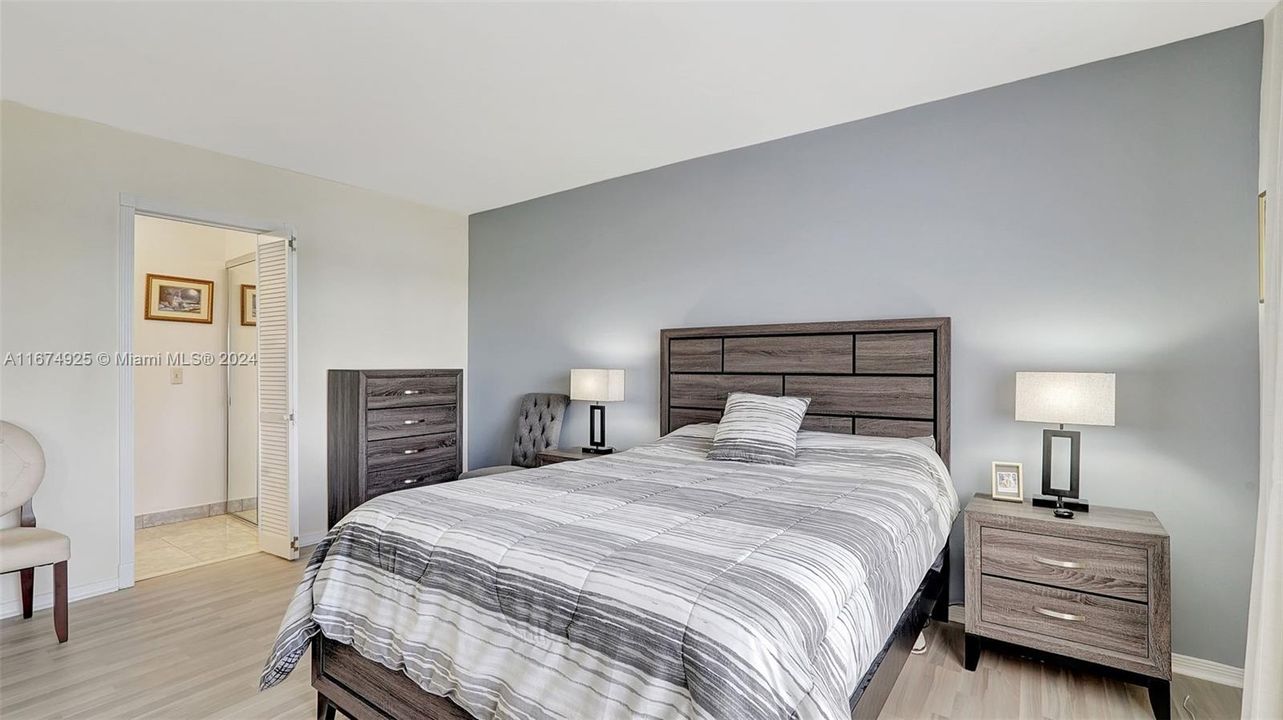 For Sale: $364,900 (2 beds, 2 baths, 1150 Square Feet)