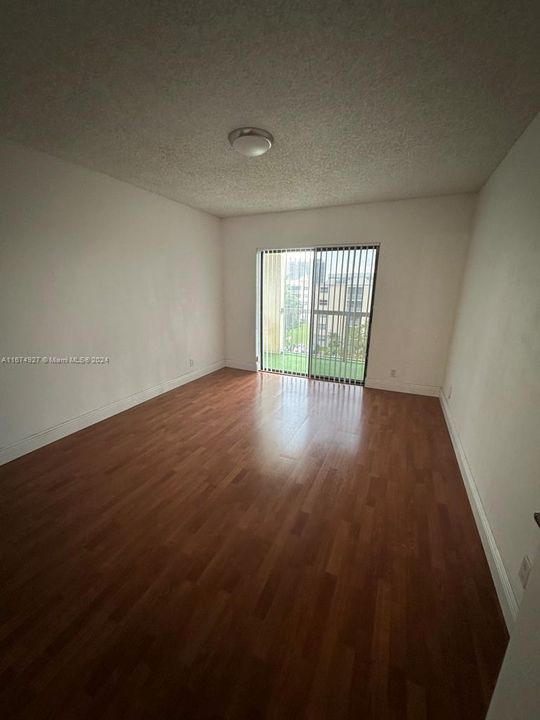 Active With Contract: $1,850 (1 beds, 1 baths, 710 Square Feet)