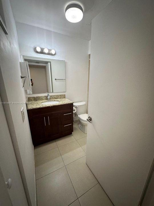 Active With Contract: $1,850 (1 beds, 1 baths, 710 Square Feet)