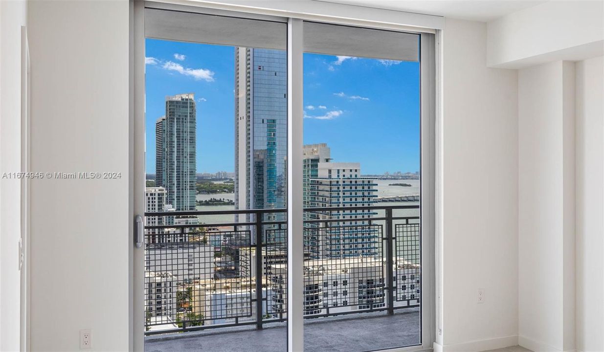 Active With Contract: $3,379 (1 beds, 1 baths, 830 Square Feet)