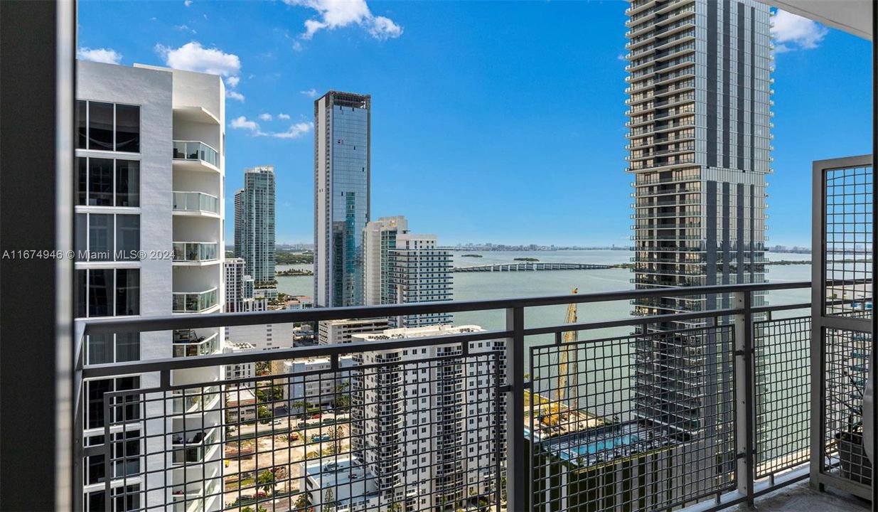 Active With Contract: $3,379 (1 beds, 1 baths, 830 Square Feet)