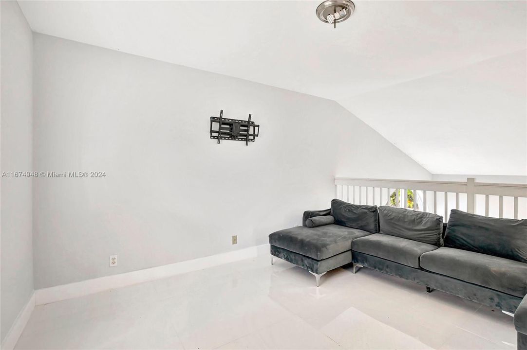 For Sale: $699,900 (4 beds, 2 baths, 2342 Square Feet)