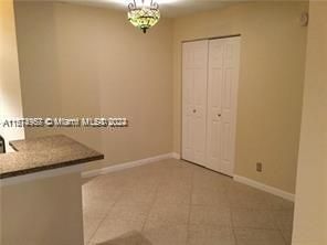 For Rent: $1,800 (1 beds, 1 baths, 734 Square Feet)