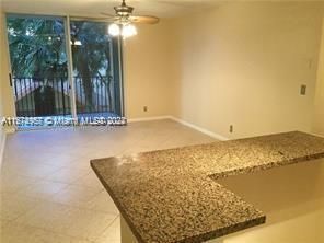 For Rent: $1,800 (1 beds, 1 baths, 734 Square Feet)