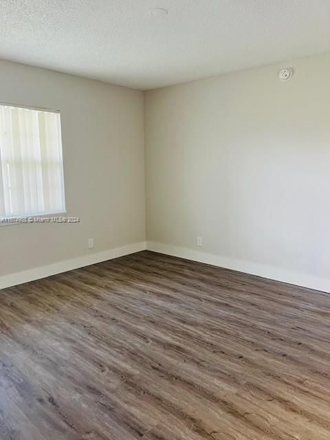 For Rent: $1,915 (1 beds, 1 baths, 720 Square Feet)