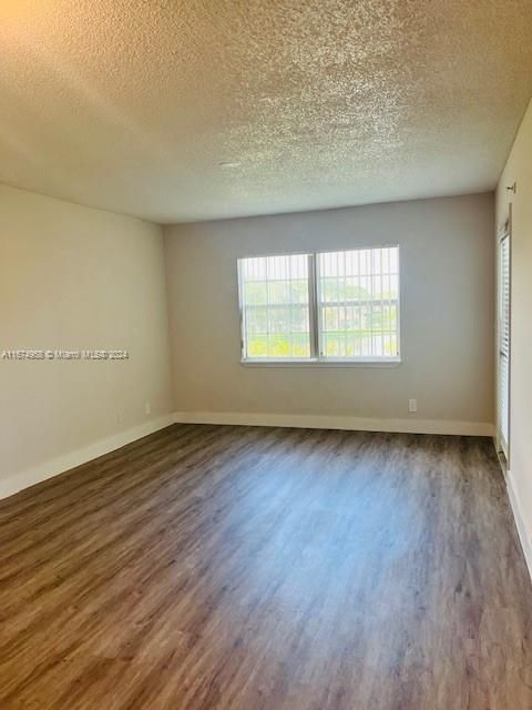 For Rent: $1,915 (1 beds, 1 baths, 720 Square Feet)