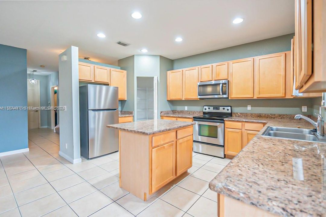 For Sale: $415,000 (3 beds, 2 baths, 1626 Square Feet)