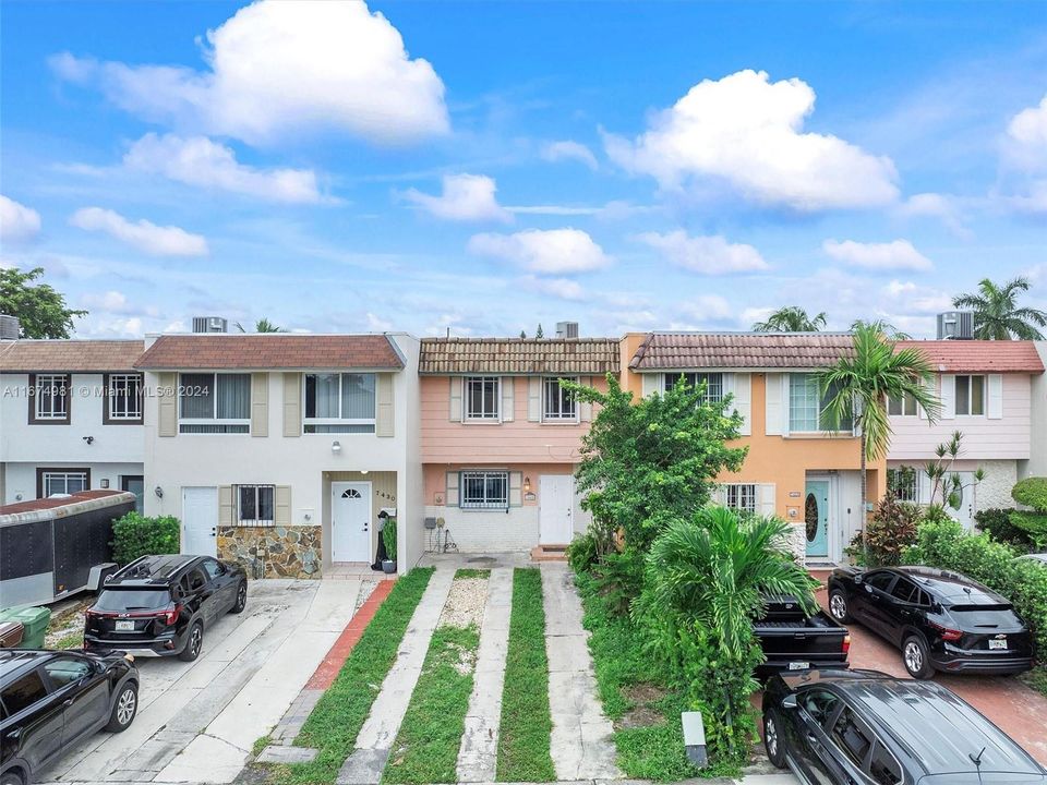 For Sale: $459,000 (2 beds, 1 baths, 1314 Square Feet)