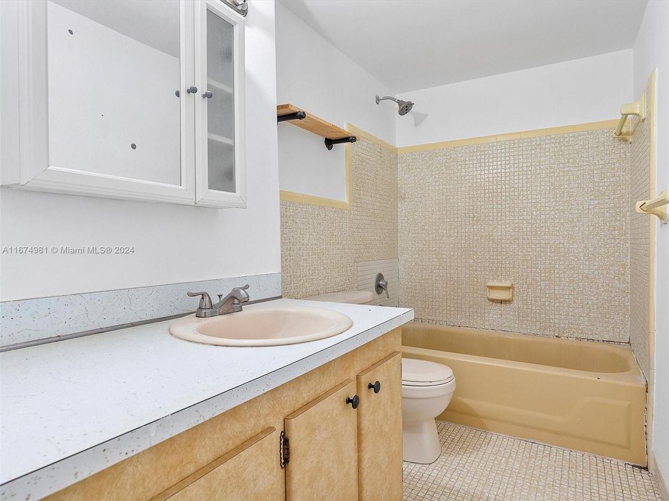 For Sale: $459,000 (2 beds, 1 baths, 1314 Square Feet)