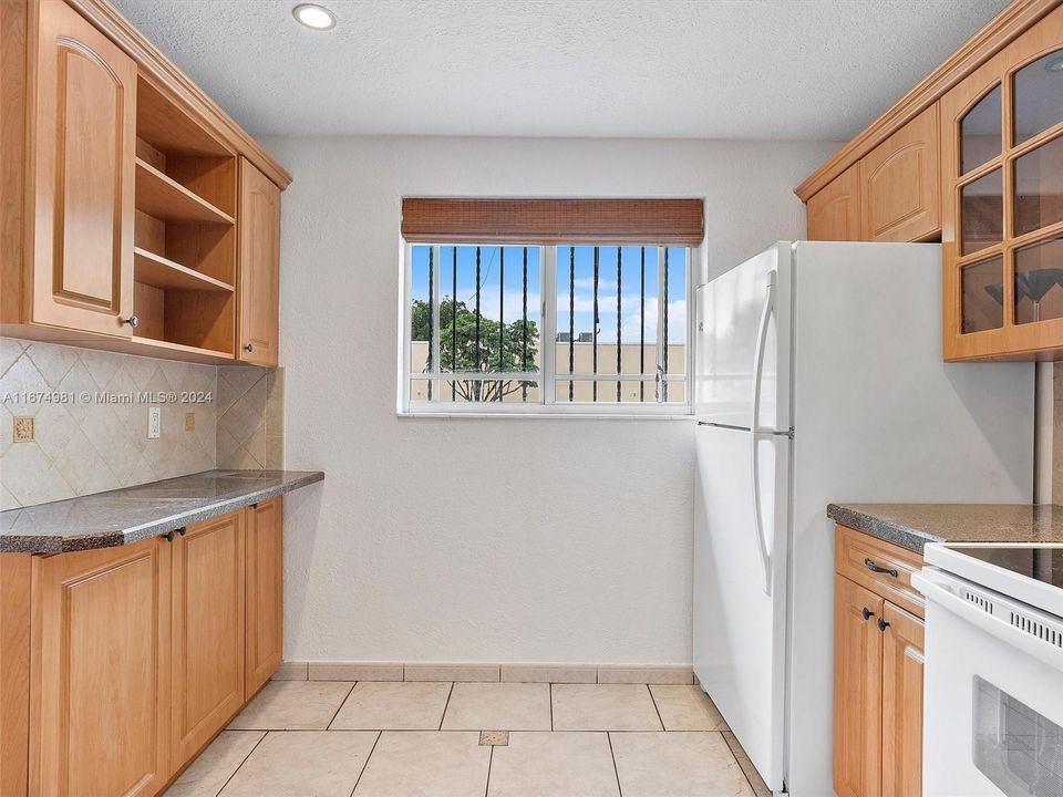 For Sale: $459,000 (2 beds, 1 baths, 1314 Square Feet)