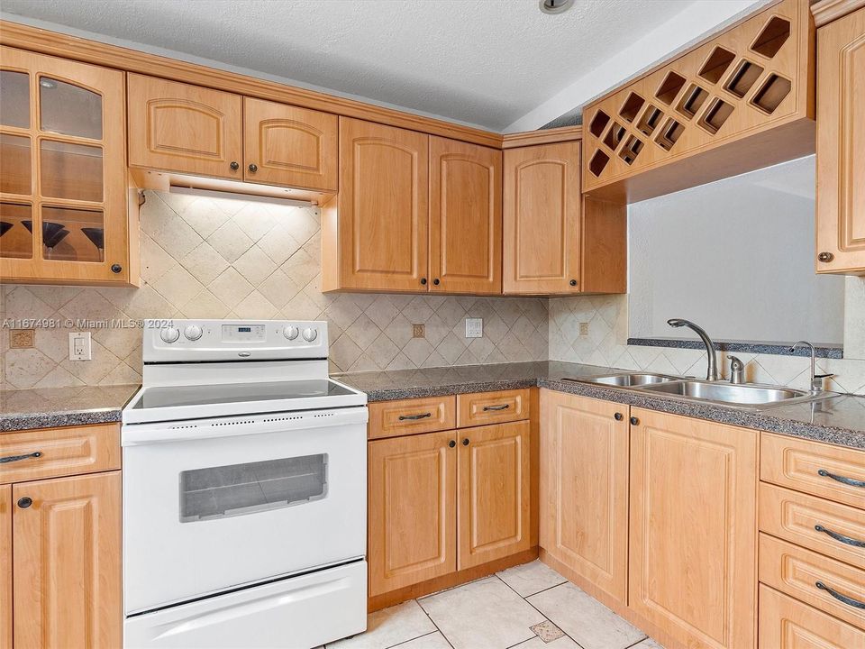 For Sale: $459,000 (2 beds, 1 baths, 1314 Square Feet)