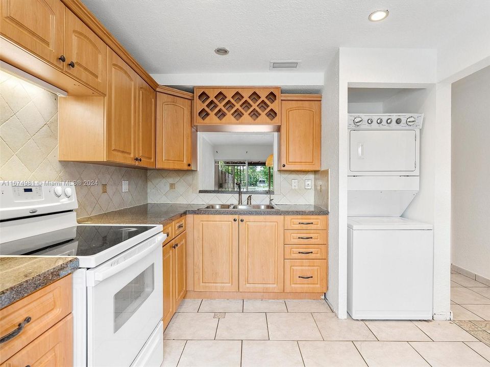 For Sale: $459,000 (2 beds, 1 baths, 1314 Square Feet)