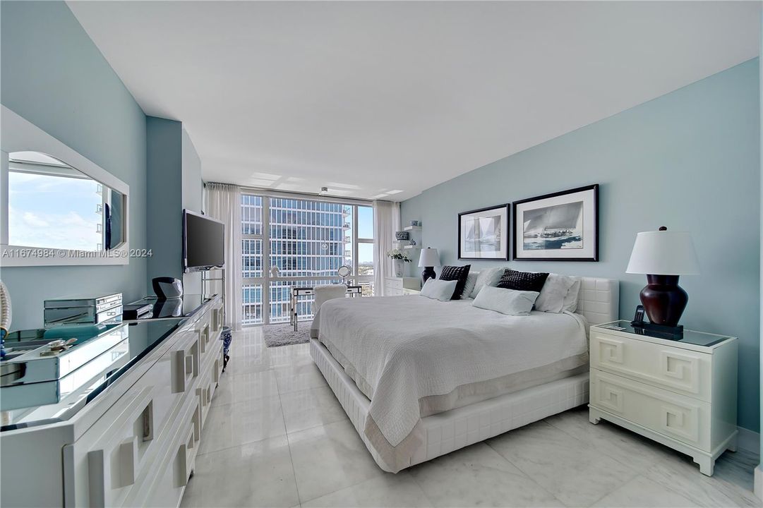 For Sale: $1,200,000 (2 beds, 2 baths, 1103 Square Feet)