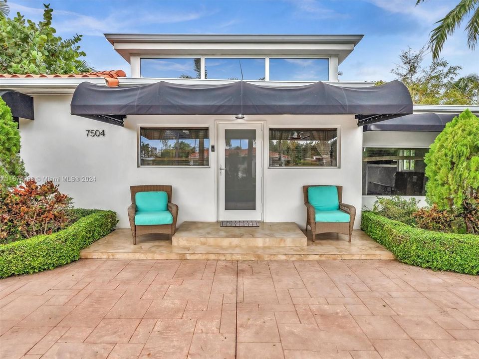 For Sale: $1,495,000 (3 beds, 2 baths, 2273 Square Feet)