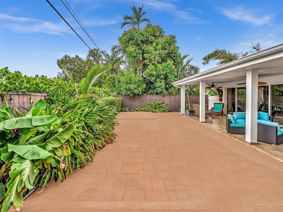 For Sale: $1,495,000 (3 beds, 2 baths, 2273 Square Feet)