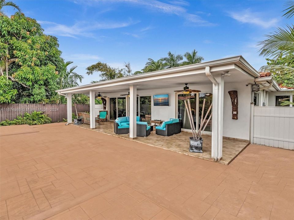 For Sale: $1,495,000 (3 beds, 2 baths, 2273 Square Feet)