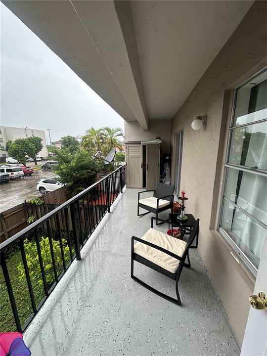 For Sale: $249,000 (2 beds, 2 baths, 996 Square Feet)