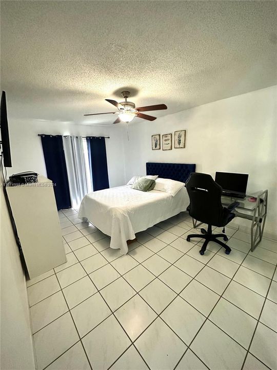 For Sale: $249,000 (2 beds, 2 baths, 996 Square Feet)