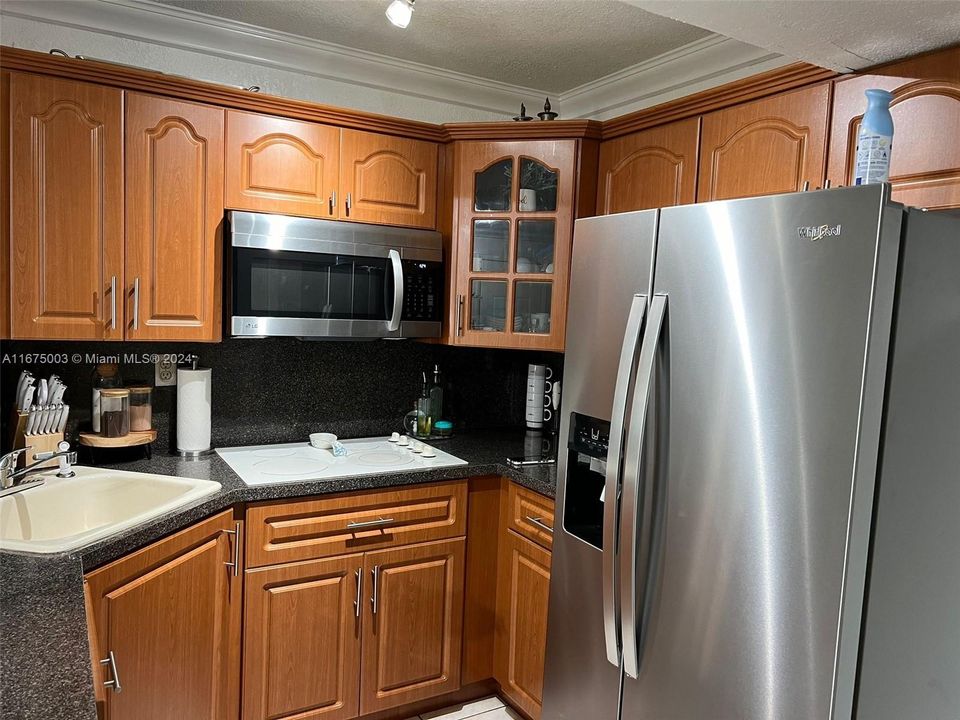 For Sale: $215,000 (1 beds, 1 baths, 528 Square Feet)