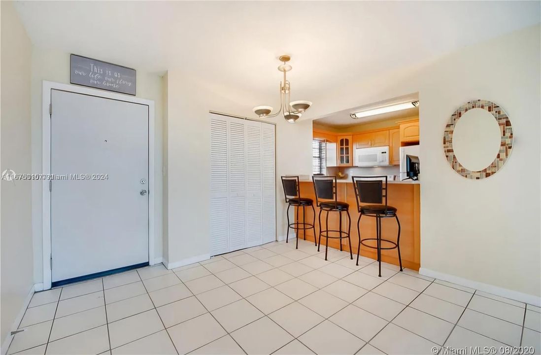 For Sale: $309,000 (2 beds, 2 baths, 1110 Square Feet)