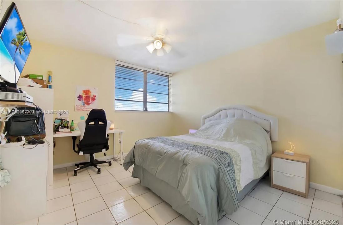 For Sale: $309,000 (2 beds, 2 baths, 1110 Square Feet)