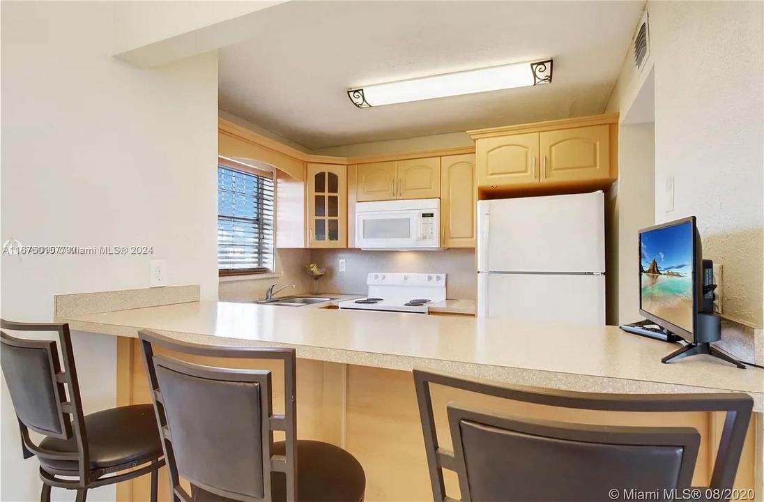 For Sale: $309,000 (2 beds, 2 baths, 1110 Square Feet)