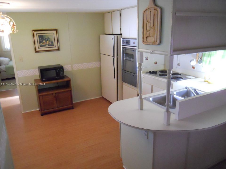 For Rent: $2,200 (2 beds, 1 baths, 530 Square Feet)