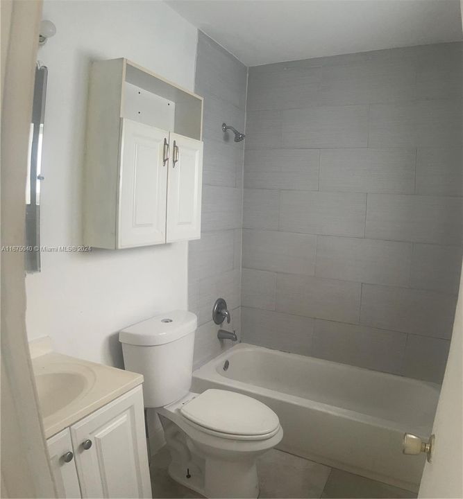 For Rent: $1,650 (1 beds, 1 baths, 2423 Square Feet)