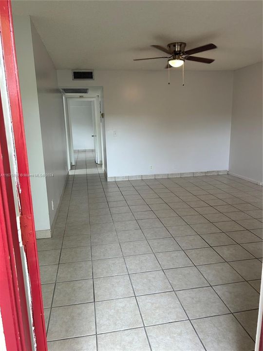 For Rent: $2,200 (2 beds, 1 baths, 954 Square Feet)