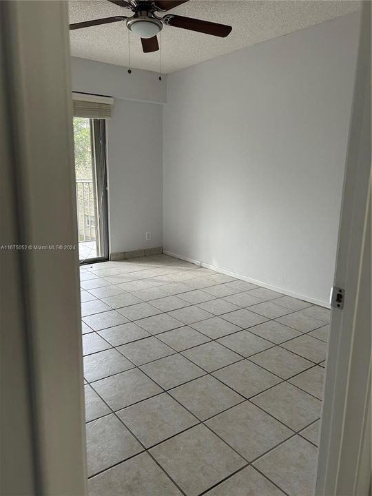 For Rent: $2,200 (2 beds, 1 baths, 954 Square Feet)