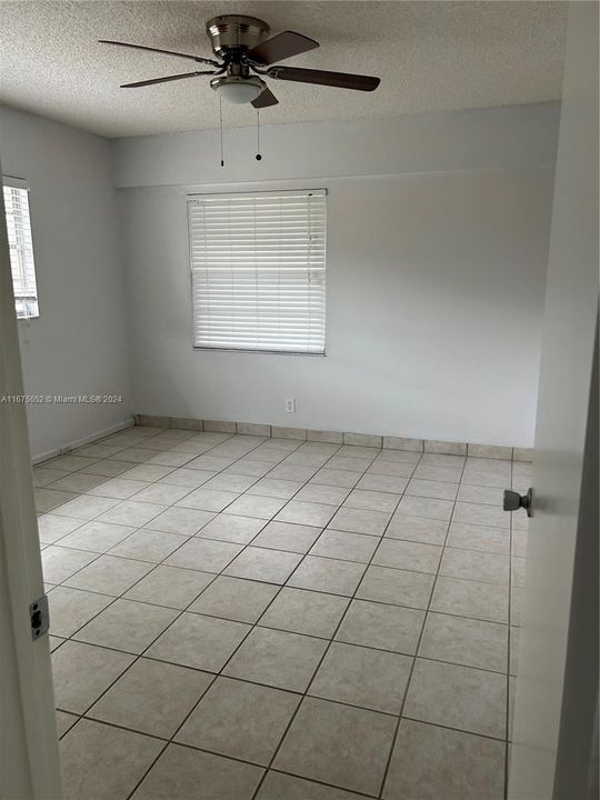 For Rent: $2,200 (2 beds, 1 baths, 954 Square Feet)