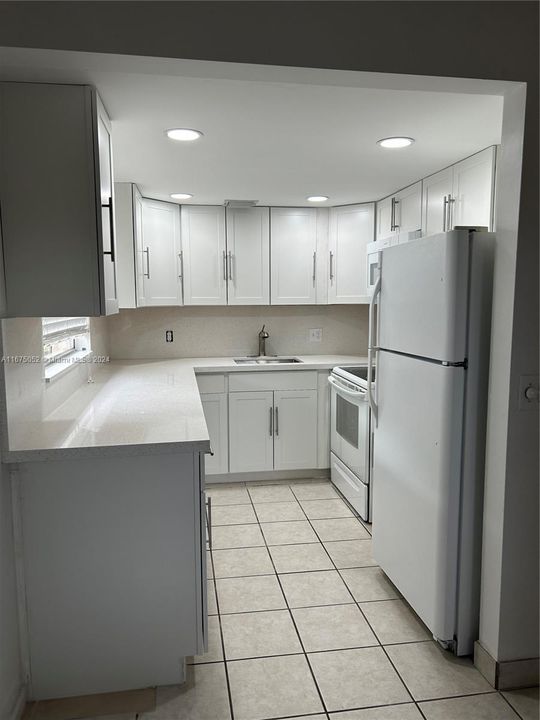 For Rent: $2,200 (2 beds, 1 baths, 954 Square Feet)