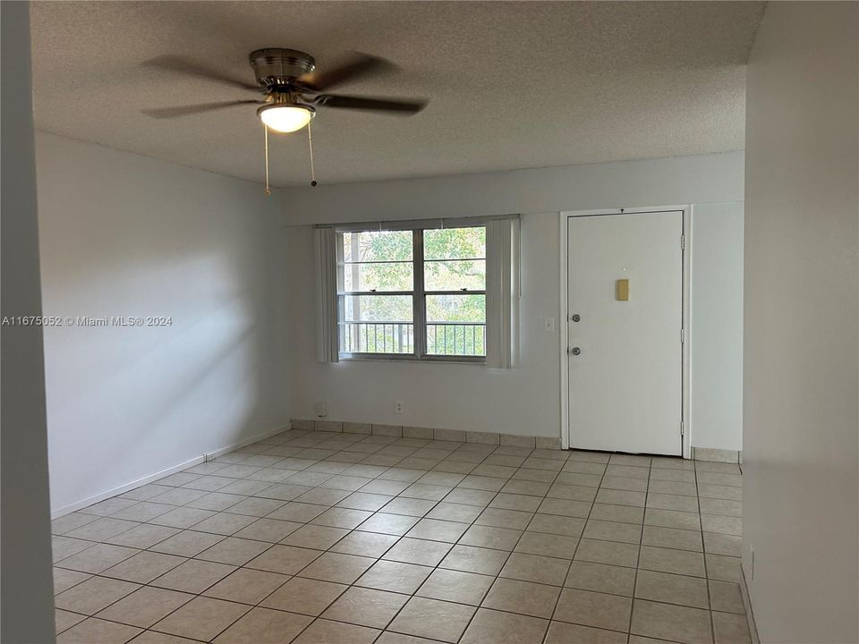 For Rent: $2,200 (2 beds, 1 baths, 954 Square Feet)