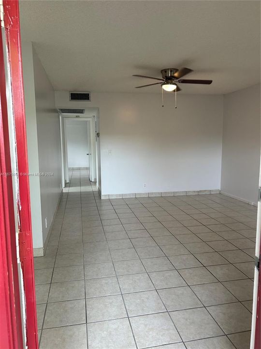 For Rent: $2,200 (2 beds, 1 baths, 954 Square Feet)