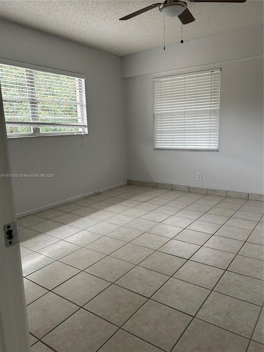 For Rent: $2,200 (2 beds, 1 baths, 954 Square Feet)