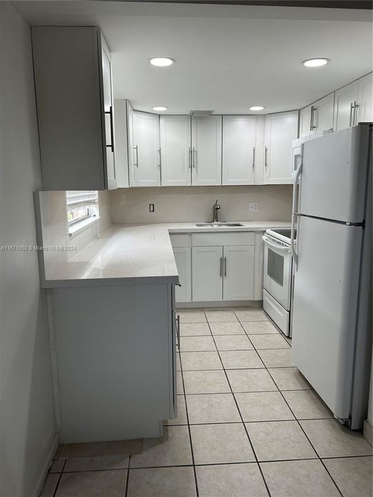 For Rent: $2,200 (2 beds, 1 baths, 954 Square Feet)