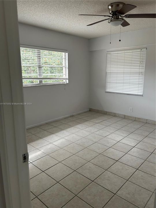 For Rent: $2,200 (2 beds, 1 baths, 954 Square Feet)