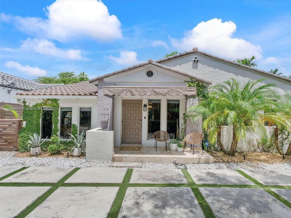 For Sale: $1,375,000 (3 beds, 3 baths, 1464 Square Feet)