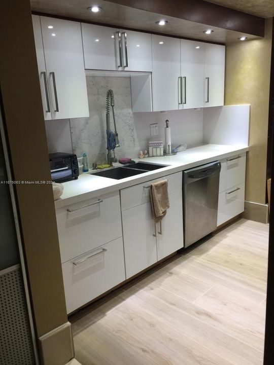 En Venta: $450,000 (2 camas, 2 baños, 1400 Pies cuadrados)