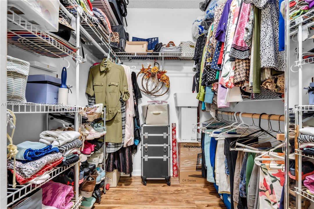 Principal Bedroom Walk-in Closet