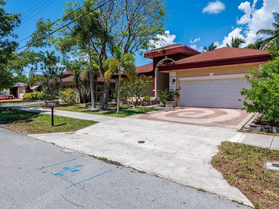 For Sale: $737,000 (3 beds, 2 baths, 1941 Square Feet)