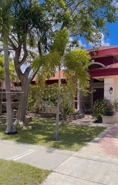 En Venta: $737,000 (3 camas, 2 baños, 1941 Pies cuadrados)