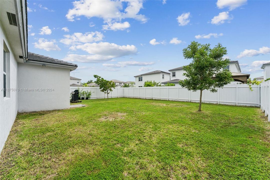 For Sale: $695,000 (4 beds, 3 baths, 1870 Square Feet)