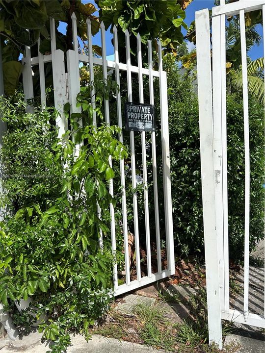 use this gate on the side to enter