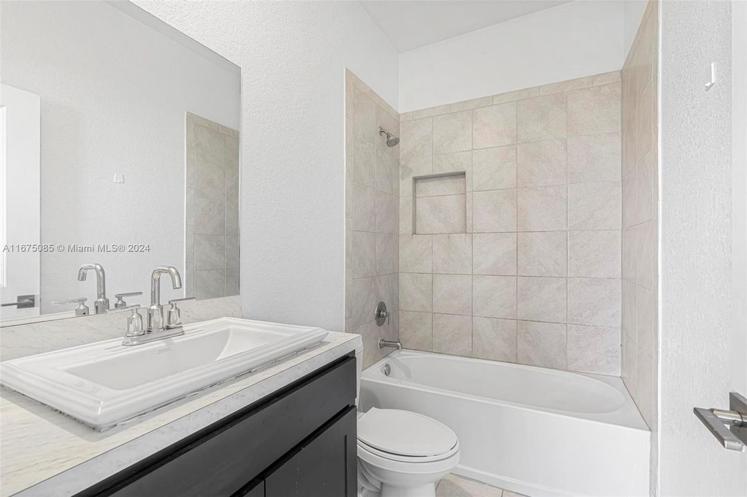 For Sale: $368,000 (3 beds, 3 baths, 1272 Square Feet)